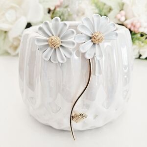 Gold tone white daisy flower asymmetric cottgecore boho coquette dainty earrings